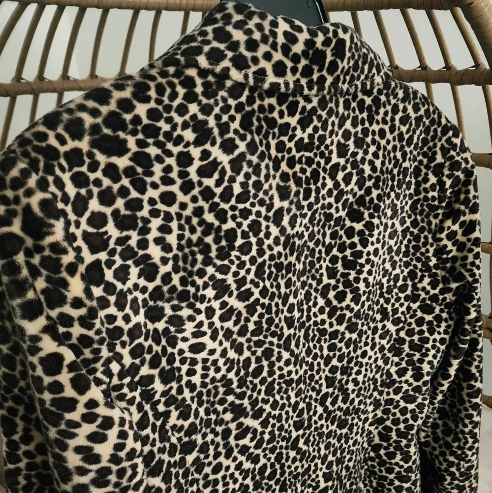 Relativity Women's Leopard Print Coat Button Close Lined Shoulder Pads Sz 12
